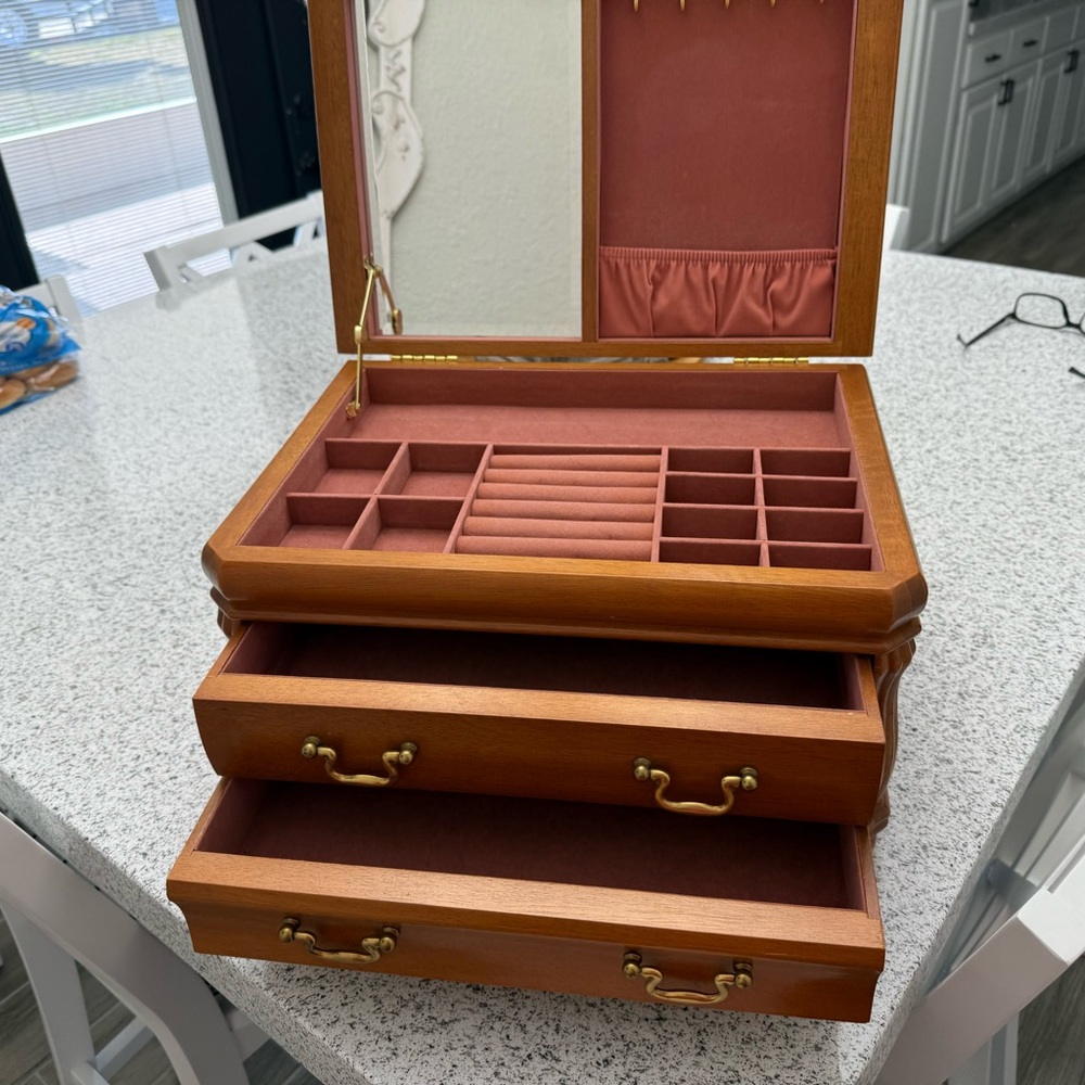 Elegant Wooden Jewelry Box with Mirror and Brass Accents - Picture 5 of 8
